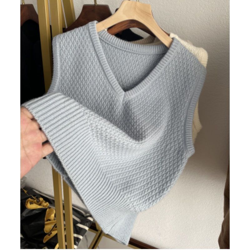 2025 Kan shoulder warm glutinous V-neck solid color primer knitted women's sweater horse clip autumn and winter new style of foreign air protection