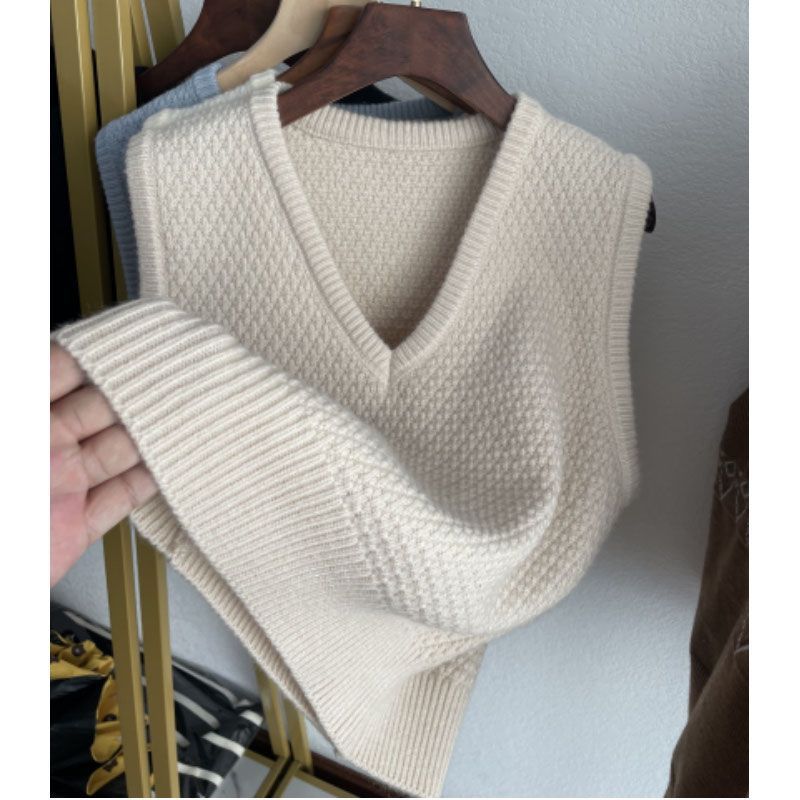 2025 Kan shoulder warm glutinous V-neck solid color primer knitted women's sweater horse clip autumn and winter new style of foreign air protection