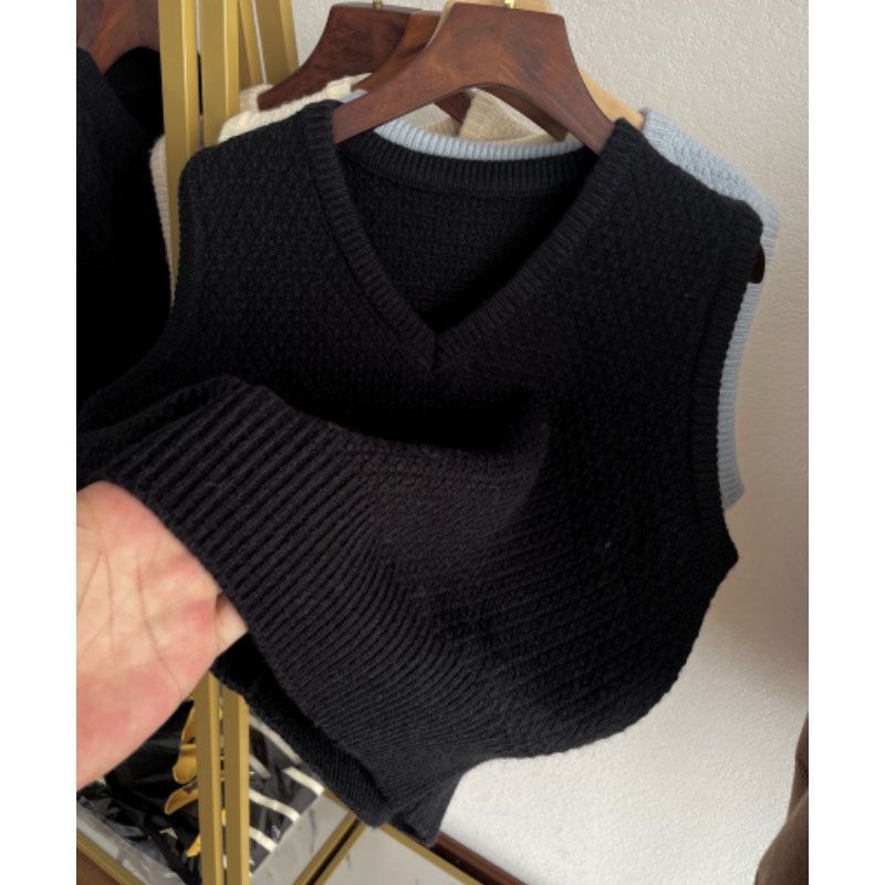 2025 Kan shoulder warm glutinous V-neck solid color primer knitted women's sweater horse clip autumn and winter new style of foreign air protection