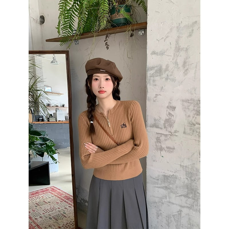 Zipper, half-open collar, pullover knitted sweater for women's autumn/winter 2025, new niche chic embroidered short front shoulder top