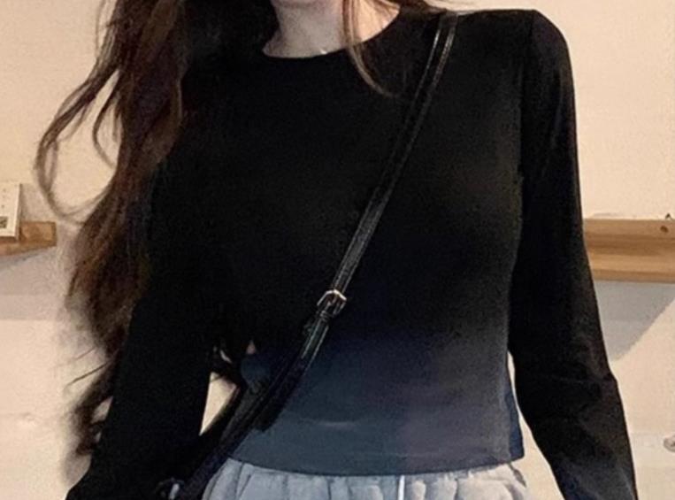Sweet and cool long-sleeved T-shirt women's gradient shoulder new slim slimming pre-autumn design niche inner base shirt