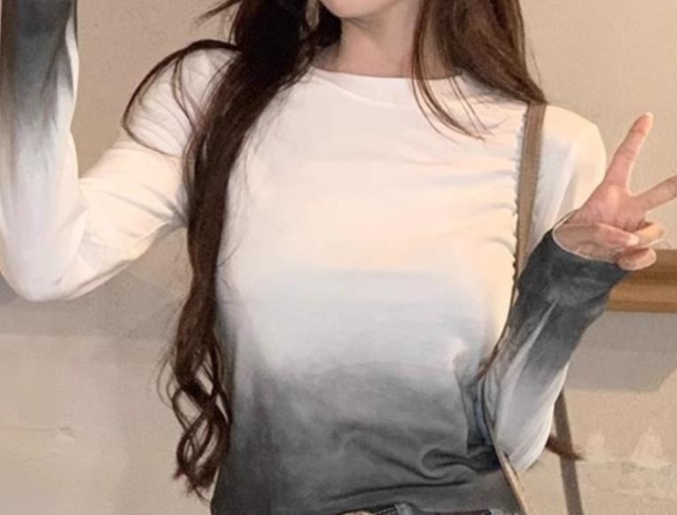 Sweet and cool long-sleeved T-shirt women's gradient shoulder new slim slimming pre-autumn design niche inner base shirt