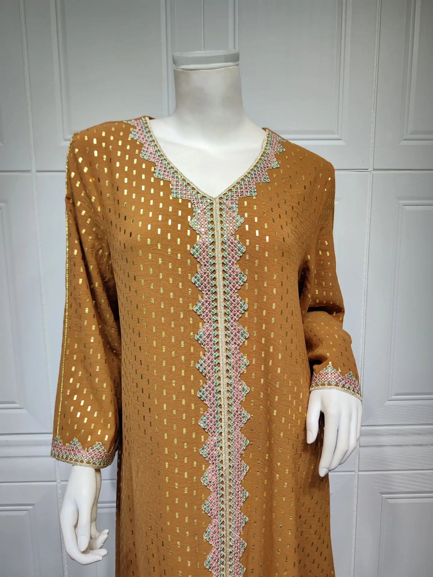 Modest Muslim Maxi Dress For Women Spring 2025 Lace Tape Trim V Neck Long Sleeve Loose Arab Oman Dubai Gold Stamping Robe Pink