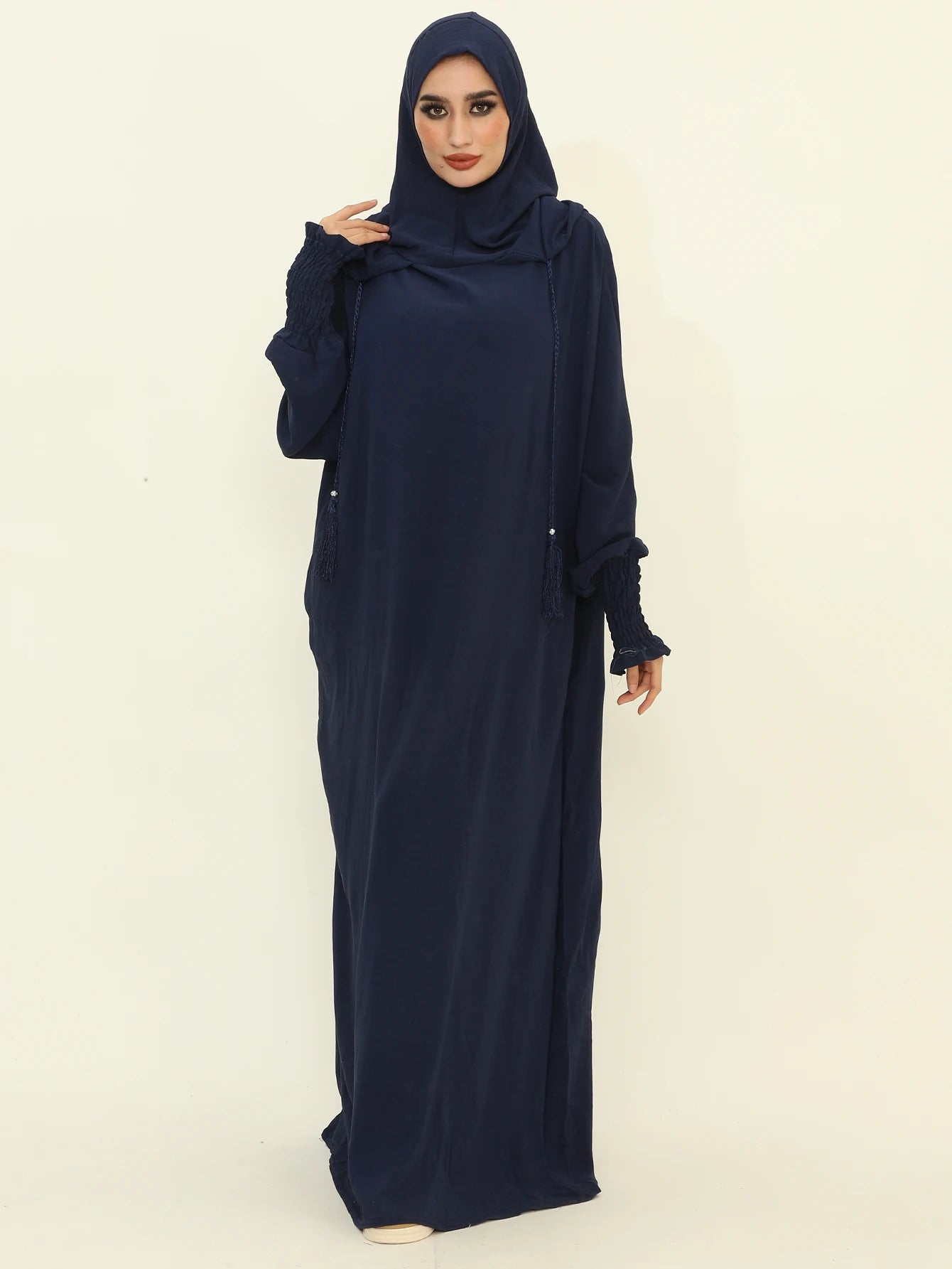 Modest Islamic Dresses And Abayas for Women Dubai & Moroccan Styles with Hijab Muslim Prayer Clothes Umrah Essentials