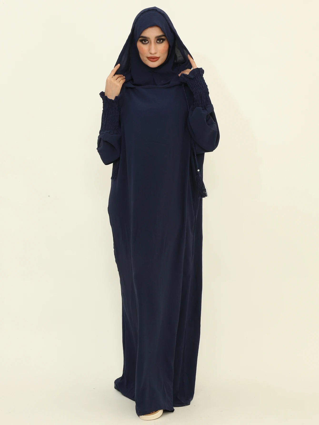 Modest Islamic Dresses And Abayas for Women Dubai & Moroccan Styles with Hijab Muslim Prayer Clothes Umrah Essentials