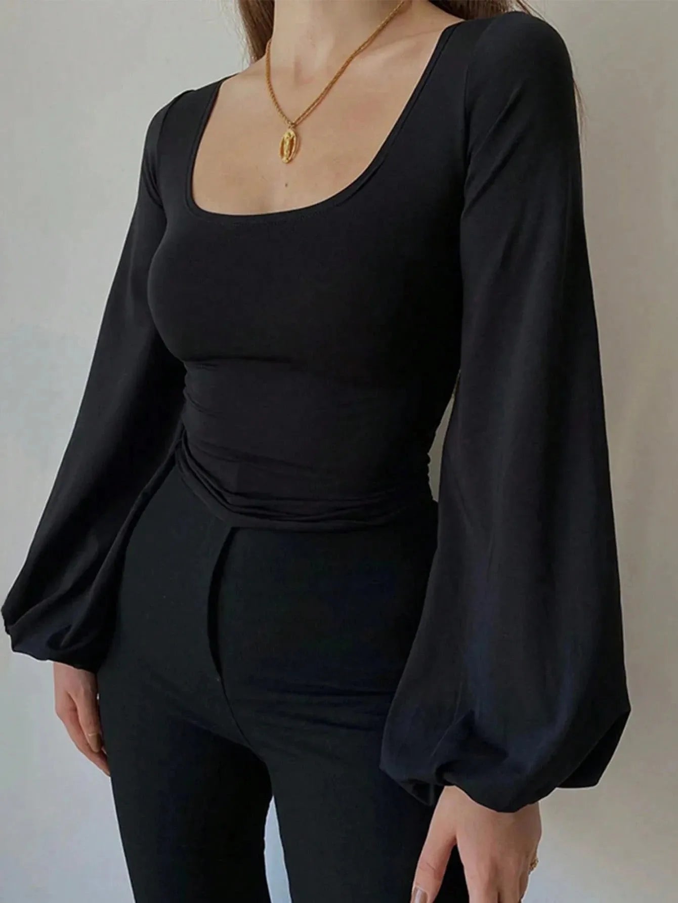 Women's T-shirt, casual pure color bell-sleeve T-shirt for women, black long-sleeved top